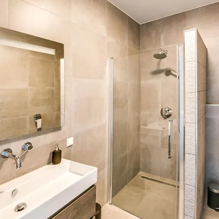 빌라 Modern In Near Seabeach *