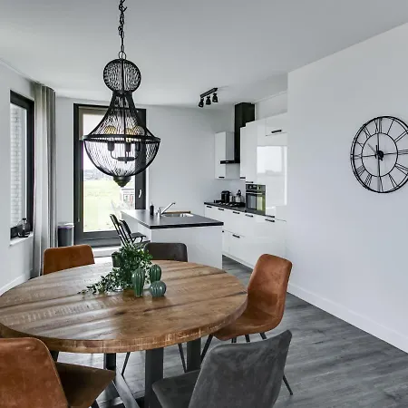 Modern In Near Seabeach 빌라 카트베이크안제이